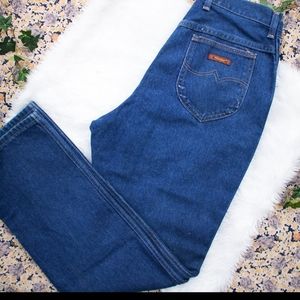 🔥Rare high rise Wranglers size🔥